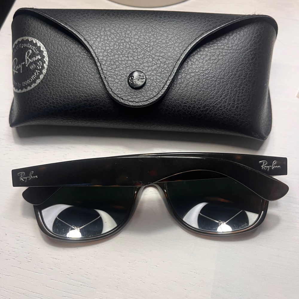 Ray-Ban Wayfarer Classic Sunglasses - Picture 6 of 7